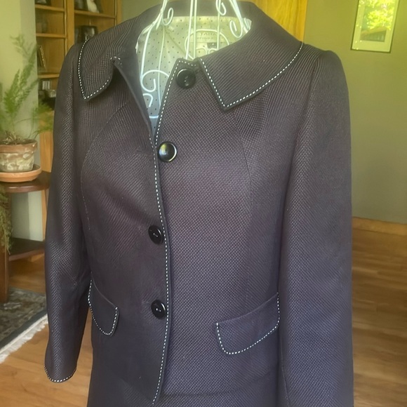 Lightweight black skirt suit with white contrast stitching - Picture 1 of 7